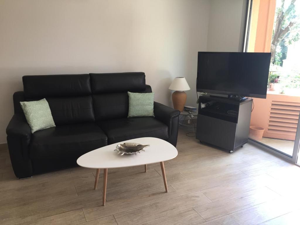 Belle Residence Au Centre De Saint Tropez Avec Piscine Et Garage المظهر الخارجي الصورة