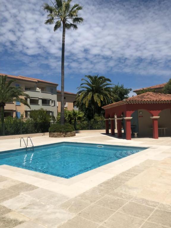 Belle Residence Au Centre De Saint Tropez Avec Piscine Et Garage المظهر الخارجي الصورة